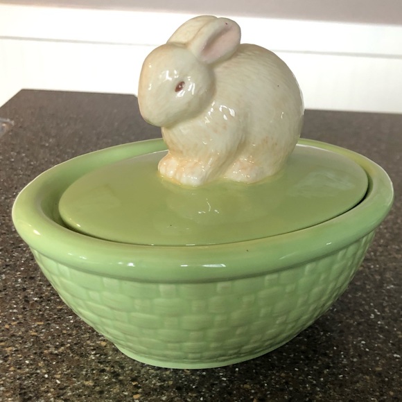 Hallmark Other - Hallmark collectible bunny on woven basket